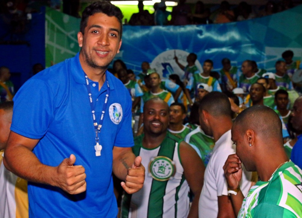 Júnior, mestre de bateria da Rocinha (Foto: Carlos Lucio / Divulgação)